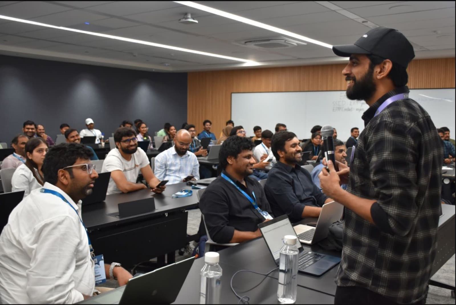 Sonu Kumar speaking to engaged participants at an AI Anytime workshop